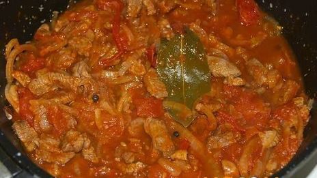 азу из говядины с солеными огурцами