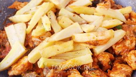 азу из индейки на сковороде