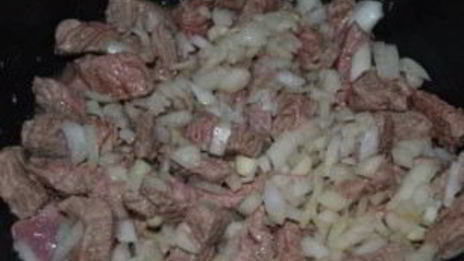 азу с солеными огурцами