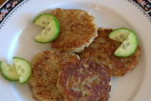 Драники из картофеля и лука с розмарином