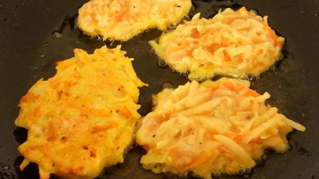 драники из картофеля и тыквы с курицей