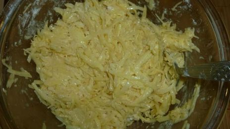 драники с сыром и горчичным соусом