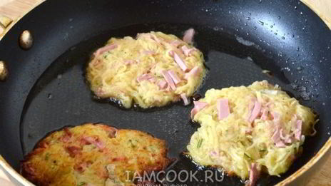 драники с вареной колбасой