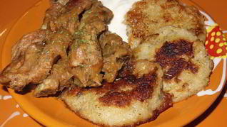 Драники тушеные со свиными ребрышками