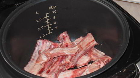 драники тушеные со свиными ребрышками