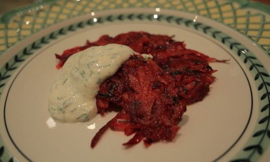 Рецепт картофельно-свекольные драники с сыром бри