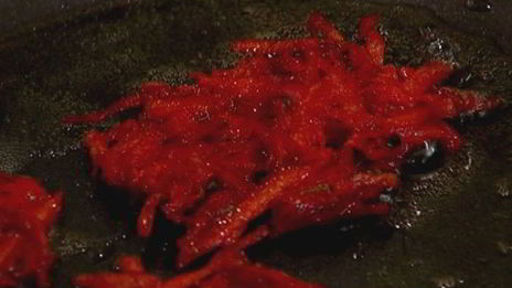 картофельно-свекольные драники с сыром бри