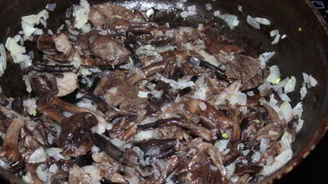 картофельные драники с грибным соусом