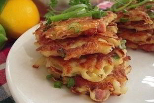 Картофельные драники с колбасой