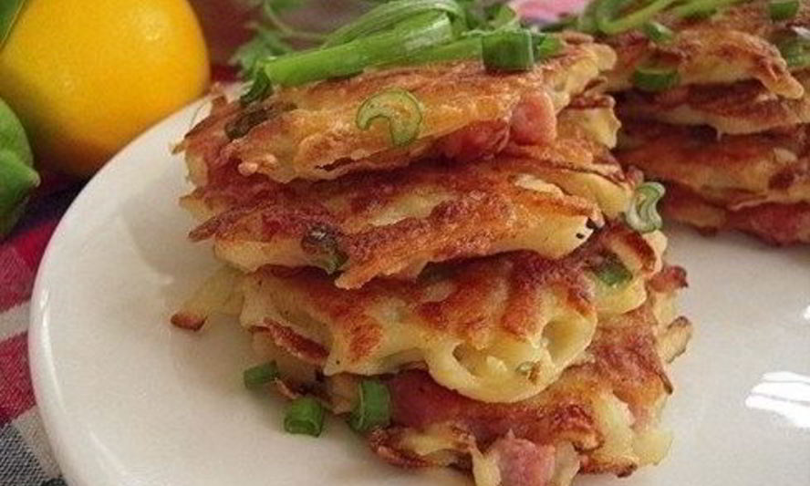 Рецепт картофельные драники с колбасой