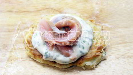 картофельные драники с лососем