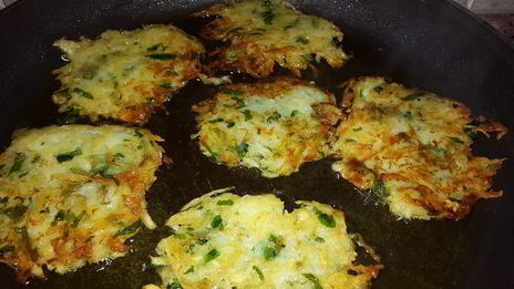 постные драники с зеленью и чесноком