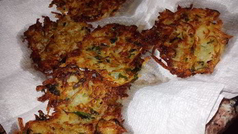 постные драники с зеленью и чесноком