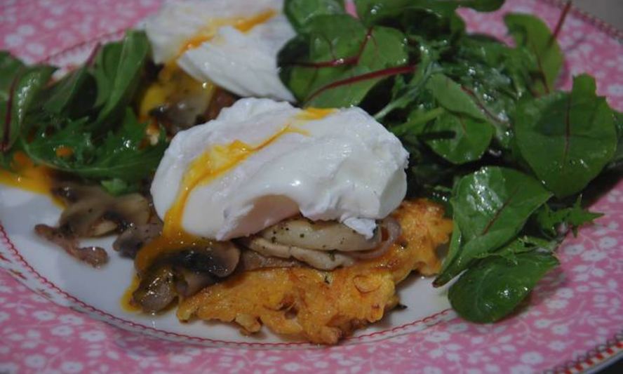Рецепт яйца с грибами на тыквенных драниках
