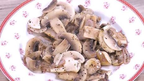 яйца с грибами на тыквенных драниках