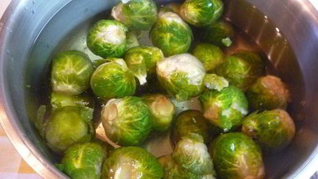 брюссельская капуста с фрикадельками