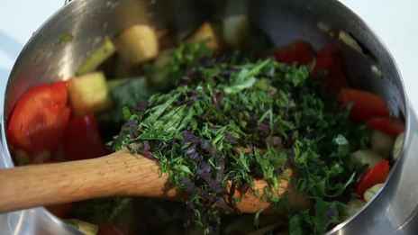 домашние фрикадельки с пряным рататуем