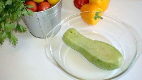 фрикадельки джинга с сальсой из запеченных перцев с гарниром из молодого картофеля