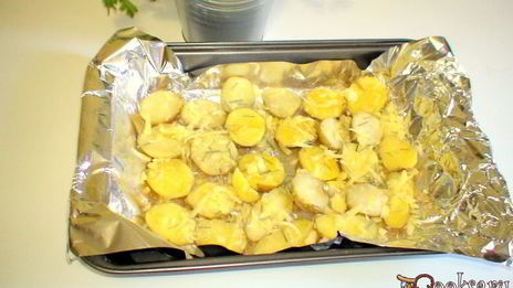 фрикадельки джинга с сальсой из запеченных перцев с гарниром из молодого картофеля