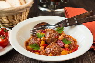 Фрикадельки из баранины в овощном соусе