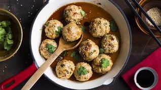 Фрикадельки из курицы в азиатском стиле в духовке