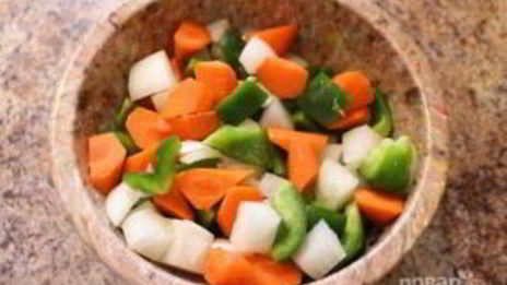 фрикадельки из курицы в чили соусе с овощами