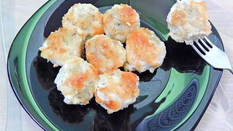 фрикадельки из минтая в сырно-майонезном соусе