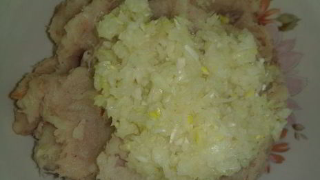 фрикадельки из минтая в сырно-майонезном соусе