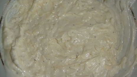 фрикадельки из минтая в сырно-майонезном соусе