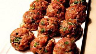 Фрикадельки из мясного фарша по-турецки