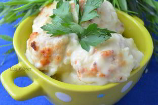 Фрикадельки из свинины по-шведски в молочном соусе