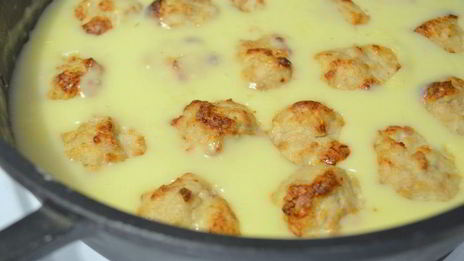 фрикадельки из свинины по-шведски в молочном соусе