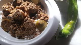 Фрикадельки патанг в кокосовом молоке с грибами