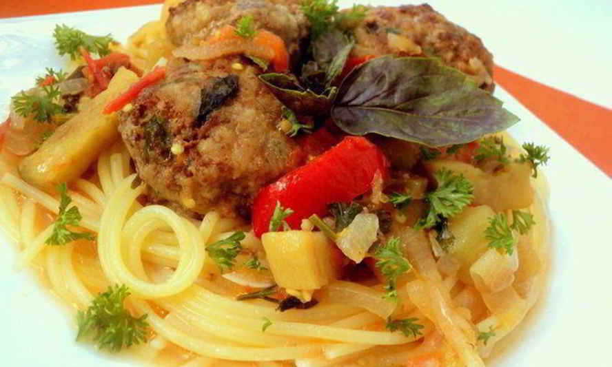 Рецепт фрикадельки с базиликом и овощами