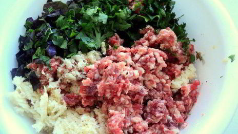 фрикадельки с базиликом и овощами