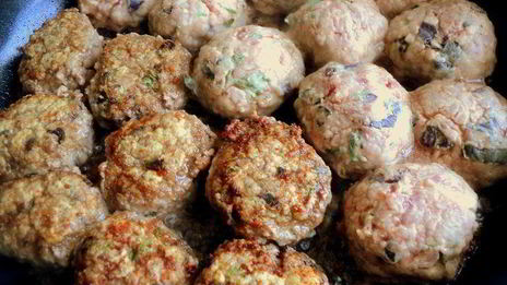 фрикадельки с базиликом и овощами