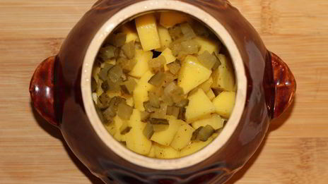 фрикадельки с картофелем в горшочках