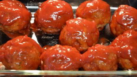 фрикадельки с клюквенным соусом