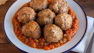 Фрикадельки с луком и перцем