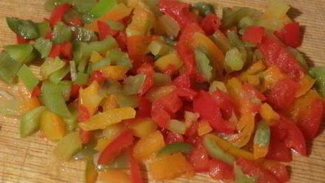 фрикадельки с овощами и кунжутом