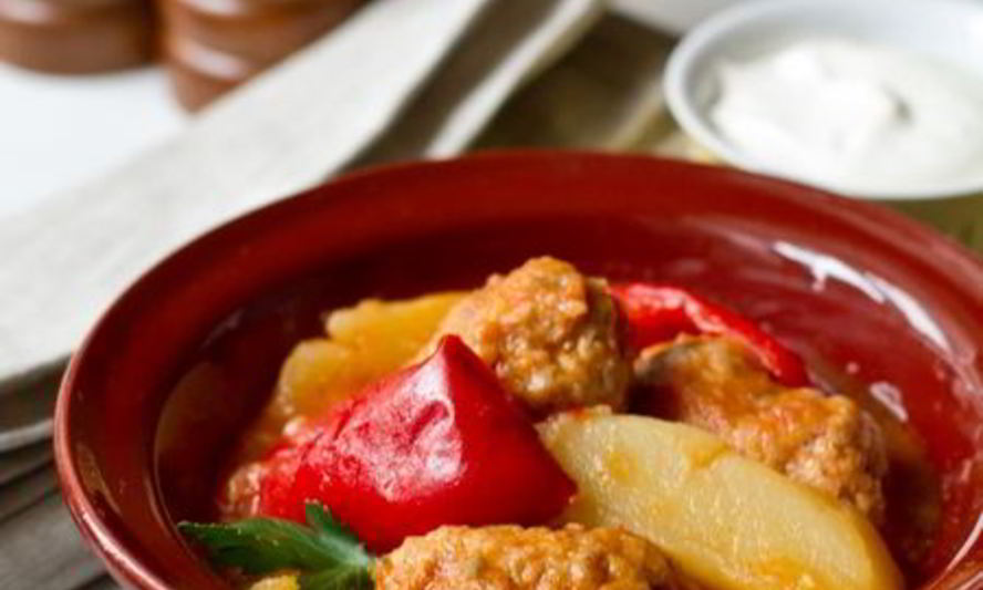 Рецепт фрикадельки с овощами в томатном соусе