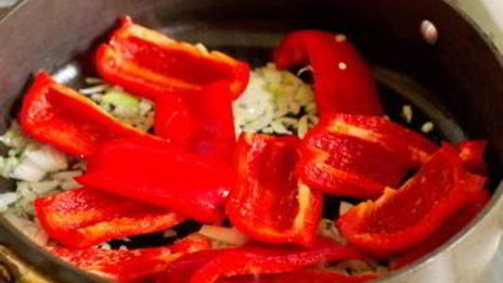 фрикадельки с овощами в томатном соусе