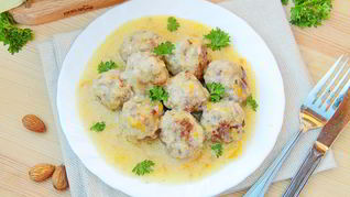Фрикадельки с пармезаном и миндалем
