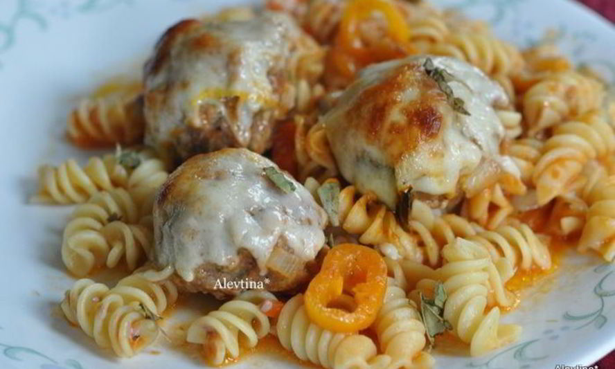 Рецепт фрикадельки с пастой и соусом