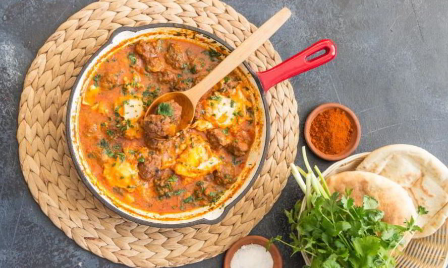 Рецепт фрикадельки с томатным соусом и яйцом