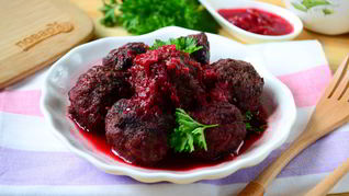 Фрикадельки с вишневым соусом