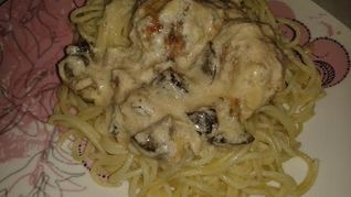 Фрикадельки тушеные с баклажанами