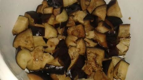 фрикадельки тушеные с баклажанами