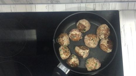 фрикадельки в духовке с подливкой