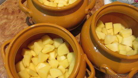 фрикадельки в горшочке